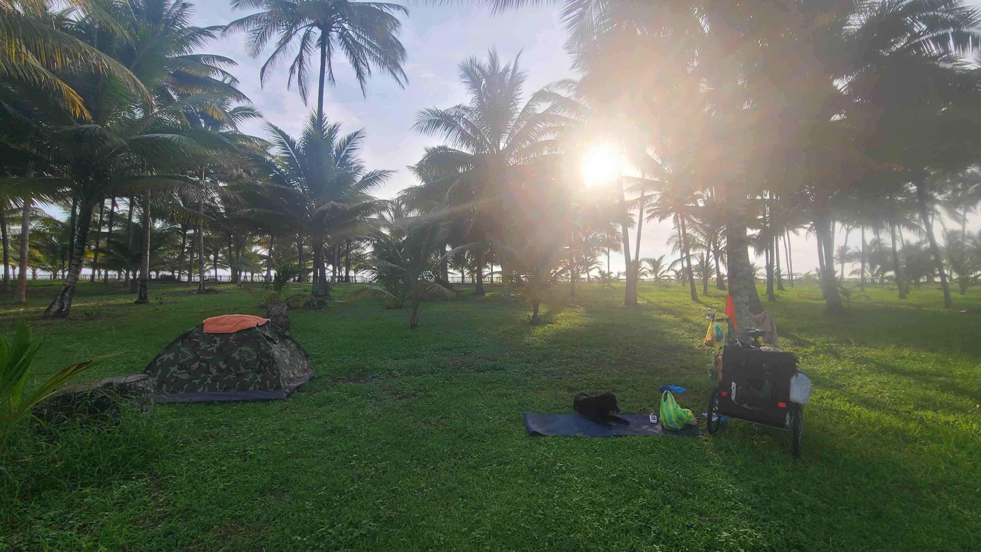 Bikepacking Ecuatorian coast with a dog just a few months after state of emergency
