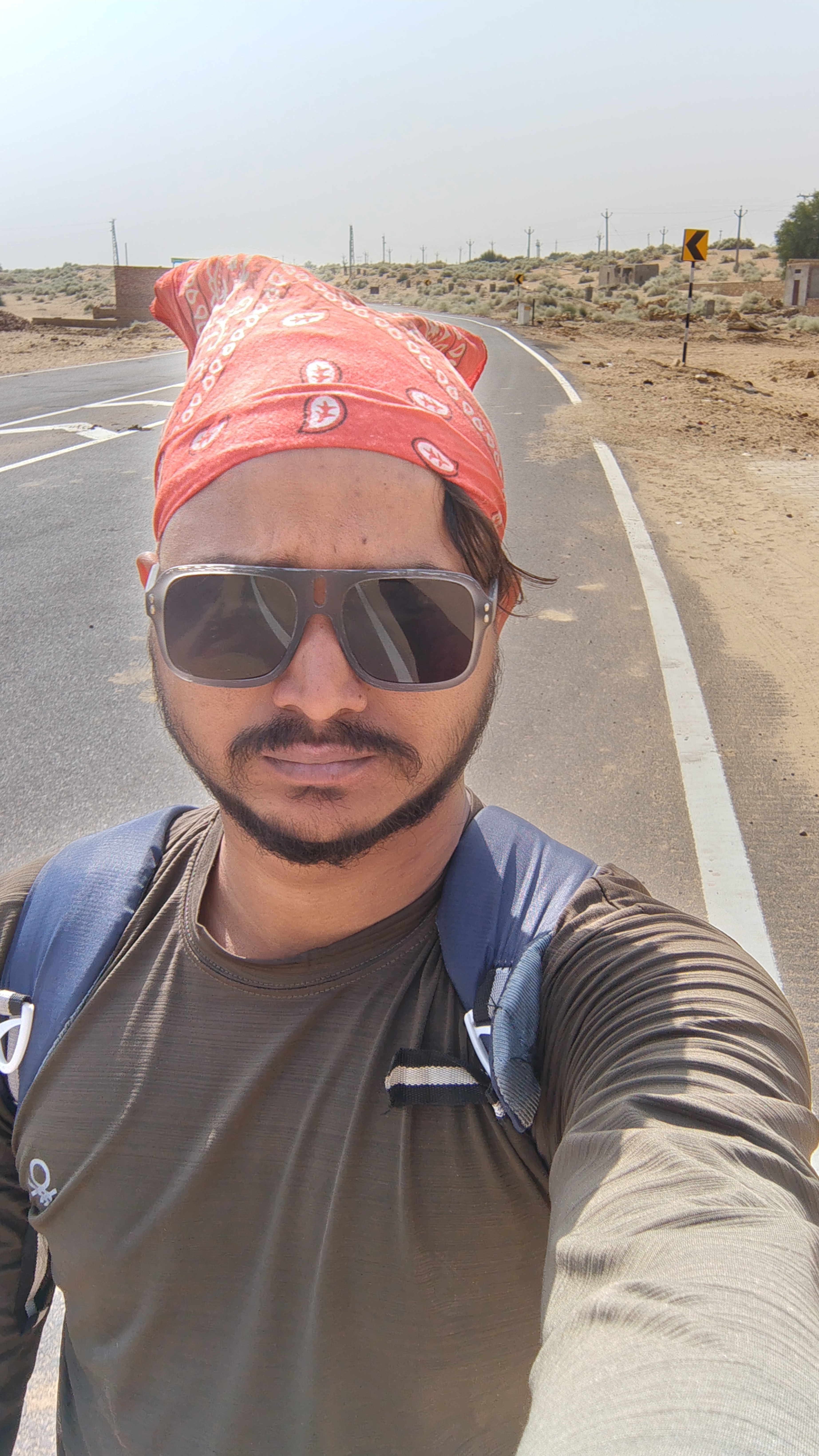 Travelling around India without money 