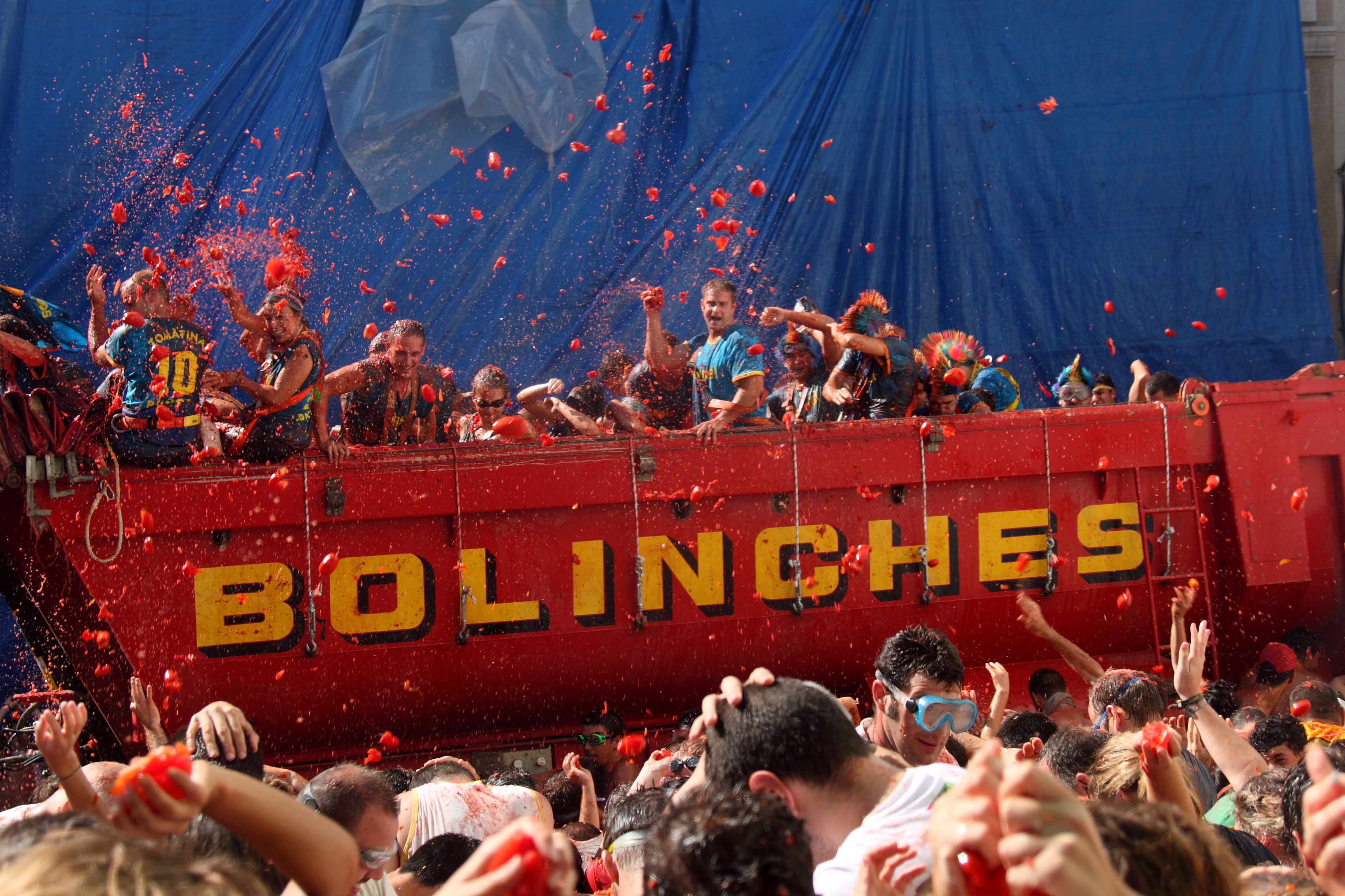 Throwing Tomatoes from a Truck - La Tomatina 2010